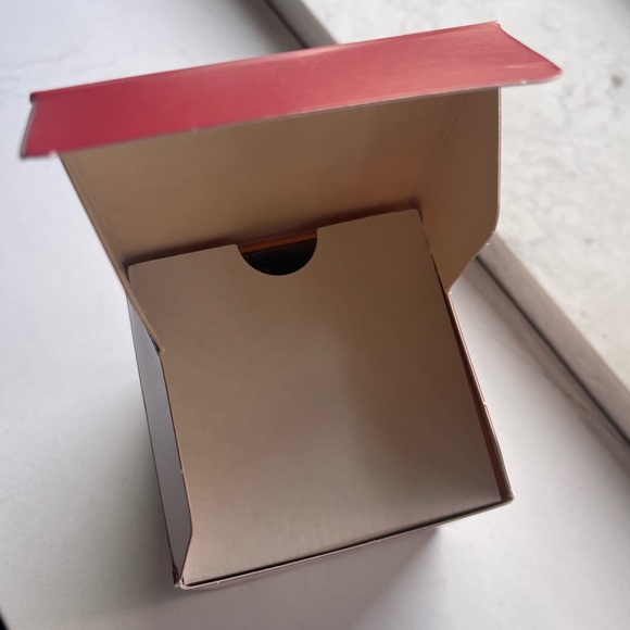 Williams Sonoma Winter Berry Candle - NEW IN BOX 9oz - Picture 4 of 6